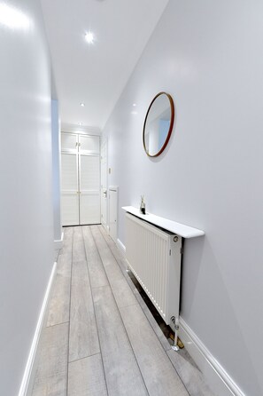 Interior - Colindale Retreat, 3 Bedroom, Sleeps up to 6,  (London)