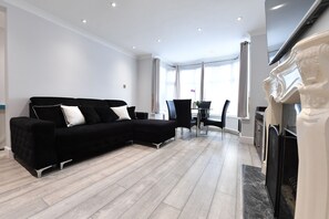 Living area - Colindale Retreat, 3 Bedroom, Sleeps up to 6,  (London)