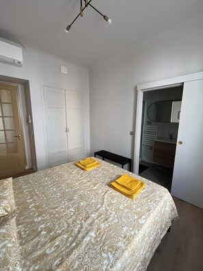 1 chambre, fer et planche à repasser, lit parapluie, accès Internet