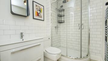 Classic Apartment, Non Smoking | Bathroom | Towels