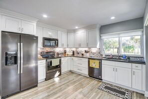 Microwave, oven, stovetop, dishwasher - Palm Coast Home w/ Screened Patio, 3 Mi to Beach! (Palm Coast)