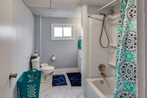 Bathroom - Family-friendly Altoona Abode w/ Spacious Patio! (Altoona)