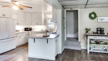 Microwave, oven, stovetop, cookware/dishes/utensils