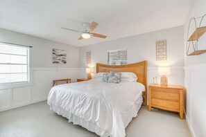 House (2 Bedrooms) | Interior - Crystal River Home: 2 Mi to Three Sisters Springs! (Crystal River)