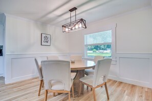 House (5 Bedrooms) | Interior