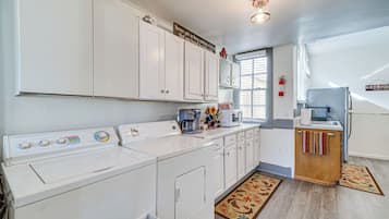 Cottage (3 Bedrooms) | Interior