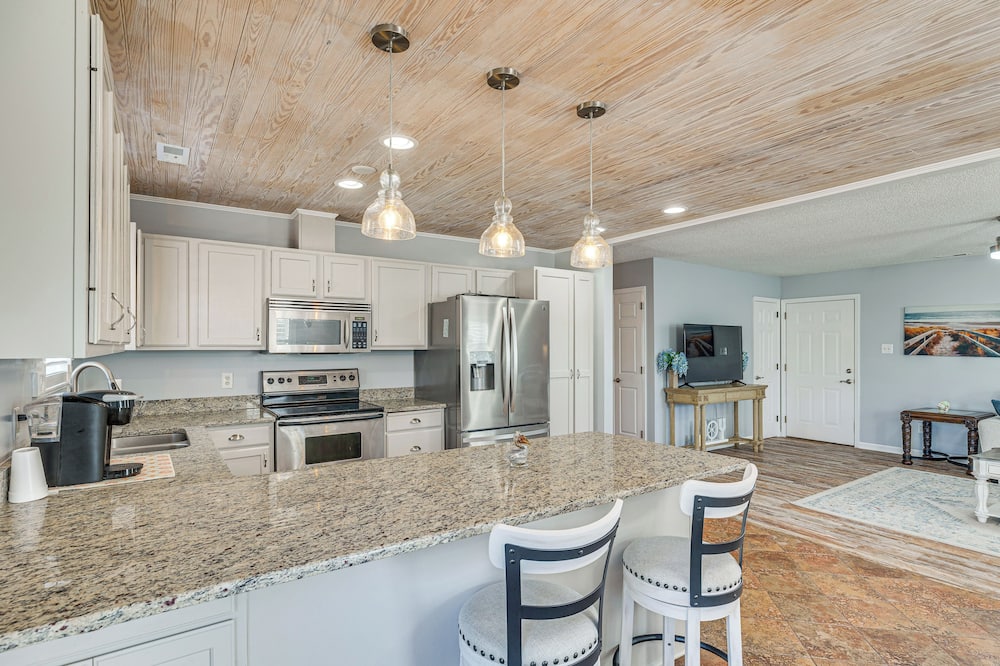 Pet-friendly Beaufort Home w/ Private Yard - Carteret County, NC
