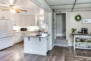 Apartment (3 Bedrooms) | Interior - Family-friendly Altoona Abode w/ Spacious Patio! (Altoona)