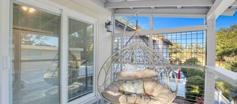 St Simons Island Townhome w/ Balcony + Ocean View!
