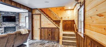 Houtzdale Home w/ Shuffleboard & Pickleball!