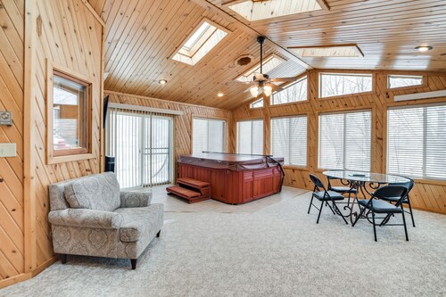 Hot Tub & Fenced Backyard: Moorhead Home!