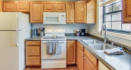 Dog-friendly Mills River Townhome: Fire Pit, Yard!