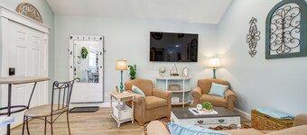 Byron Getaway w/ Fire Pit - Near MGA & Mercer!