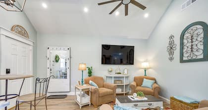 Byron Getaway w/ Fire Pit - Near MGA & Mercer!
