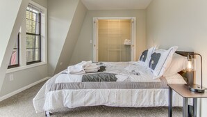 Room - Dog-friendly Mills River Townhome: Fire Pit, Yard! (Mills River)