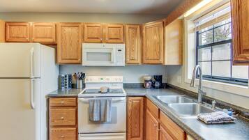 Microwave, oven, kompor, dan mesin pencuci piring