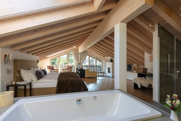 Alpine Loft Suite Matterhorn | 低刺激性寝具、羽毛の掛け布団、ミニバー、セーフティボックス (室内)