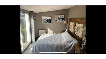 4 slaapkamers, een strijkplank/strijkijzer, wifi, beddengoed