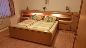 2 slaapkamers, een strijkplank/strijkijzer, wifi, beddengoed