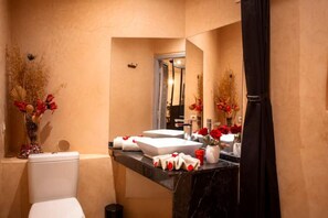 Asciugamani, sapone, carta igienica