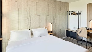 A hotel room with a bed, a desk, a chair, a wardrobe, and a mirror. - B&B Hotel Marne-La-Vallée Val D'Europe (Serris)