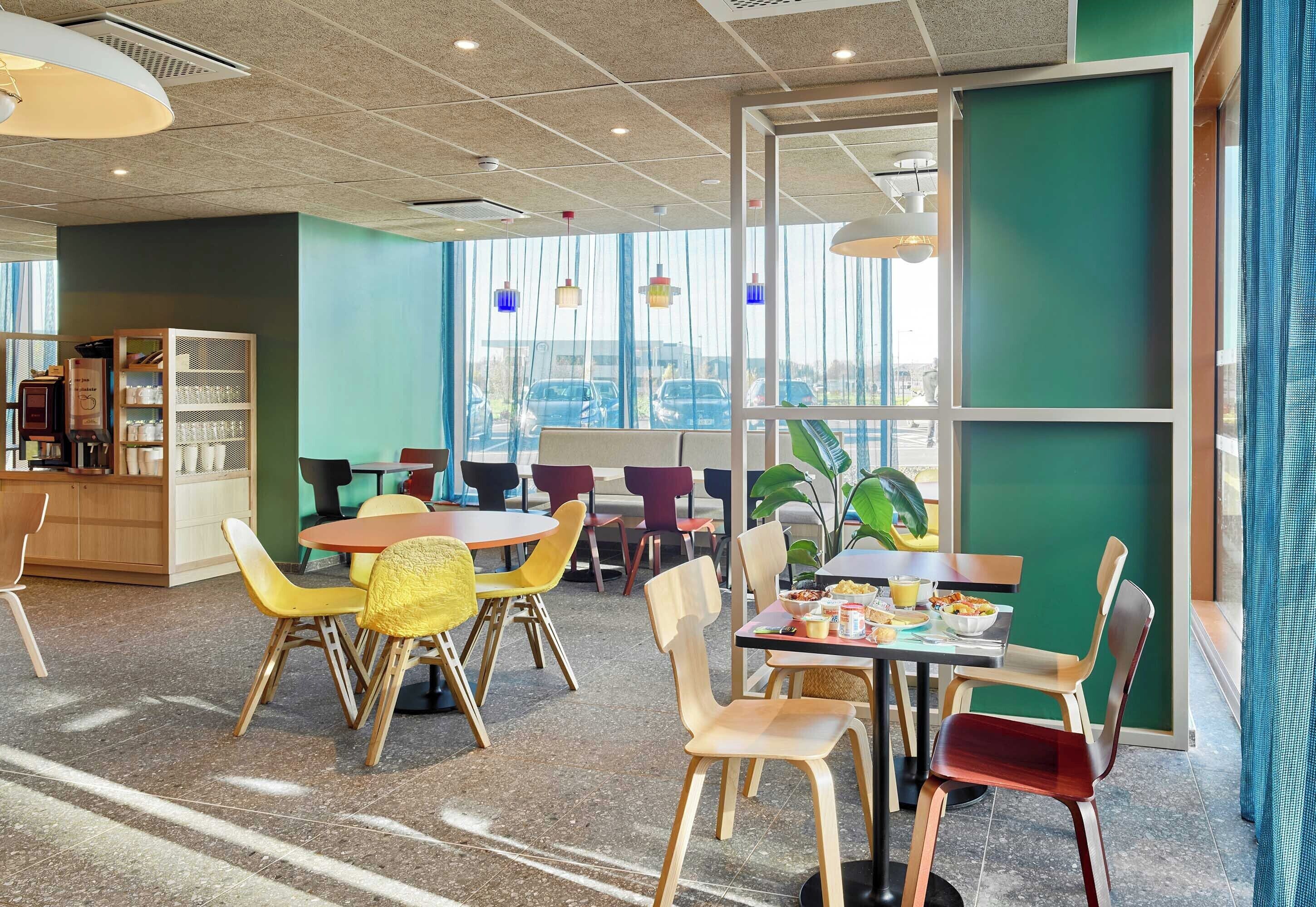 Se ofrece un desayuno bufé todos los días (por un coste adicional)