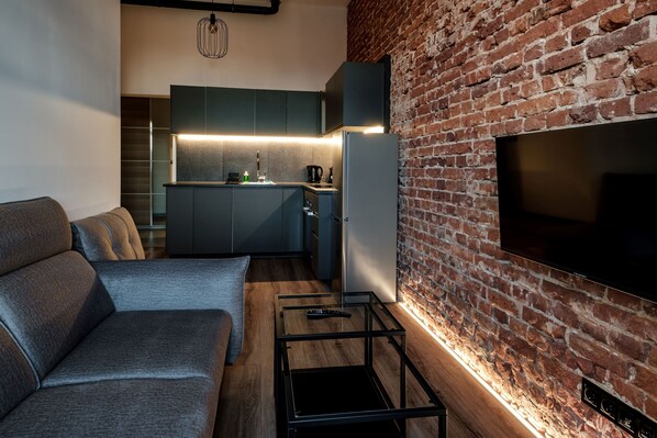 Suite Studio Affaires | Coin séjour | Télévision à écran plat de 37 pouces avec chaînes numériques