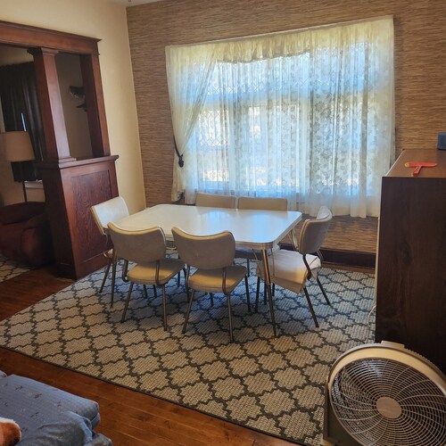 Comfortable house with room for the gang! Perfect for hunting/fishing getaways