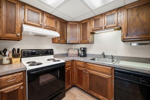 Fridge, microwave, stovetop, dishwasher