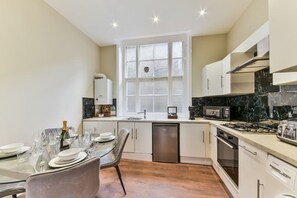 Coffee/tea maker, fridge, microwave, oven