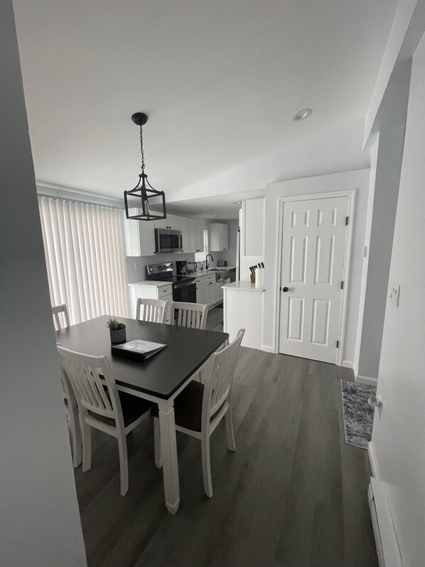 Dining - Cozy Casita in Pocono Mountains. (Tobyhanna)