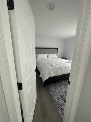 3 bedrooms, iron/ironing board, WiFi, bed sheets - Cozy Casita in Pocono Mountains. (Tobyhanna)