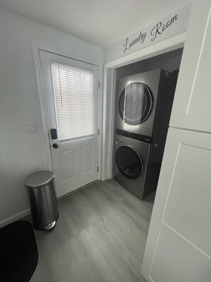 Interior - Cozy Casita in Pocono Mountains. (Tobyhanna)