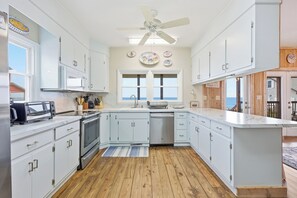 Dishwasher, coffee/tea maker - Arrogantly Shabby - Oceanfront (Pawleys Island)