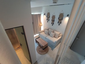 Executive-Suite | Wohnbereich | 30-Zoll-Flachbildfernseher mit Kabelempfang