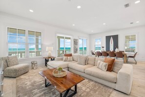 獨棟房屋, 5 間臥室, 私人泳池, 海景 | 起居區 | 65-吋智慧型電視、數位頻道、Netflix、Hulu