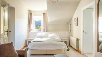 Habitación cuádruple | Wifi gratis y ropa de cama