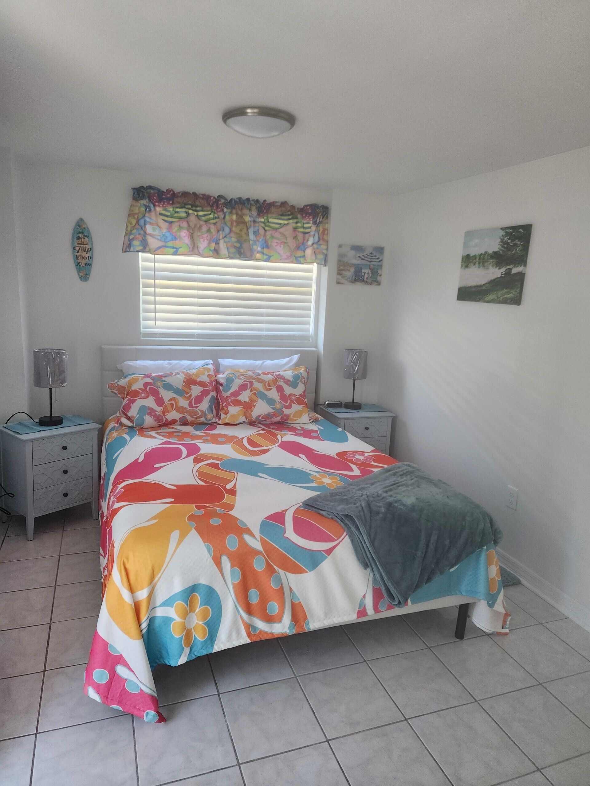 Flip Flop Paradise, Pet Friendly, Walk to Beach, Beautifully Renovated W/D inc.