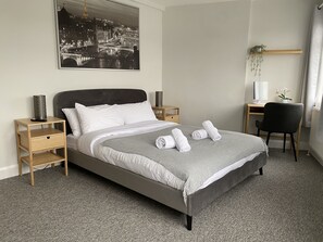 1 bedroom, iron/ironing board, free WiFi, bed sheets - Luxury Apartment in Letchworth (Letchworth Garden City)