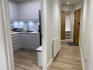 Fridge, microwave, oven, stovetop - Luxury Apartment in Letchworth (Letchworth Garden City)