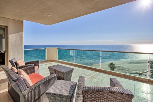 La Vida Fina: Beachview, pool, and beach access from this luxury Tessoro unit