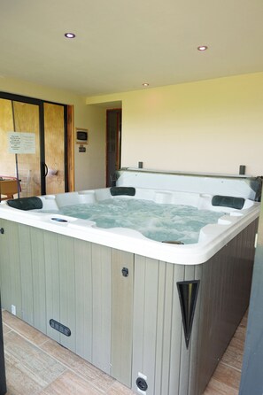 Interior - 2 Gites 20 Couchages 2 Piscines 2 spa Chauffés Sécurisés Entièrement Privés (Savigny-Poil-Fol)