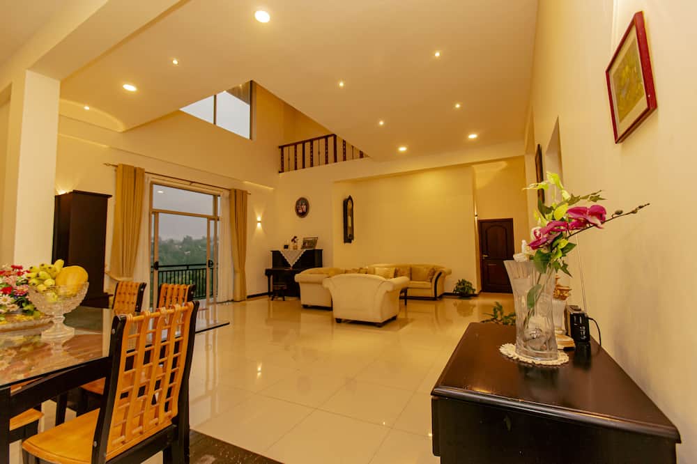 Hill Paradise Hanthana