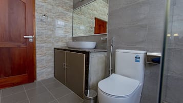 Deluxe Double or Twin Room | Bathroom