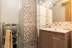 Shower, towels