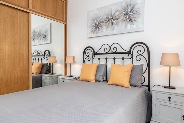 2 bedrooms, iron/ironing board, free WiFi, bed sheets