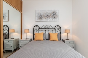 2 chambres, fer et planche à repasser, Wi-Fi gratuit, draps fournis