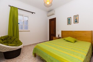 3 chambres, fer et planche à repasser, Wi-Fi gratuit, draps fournis