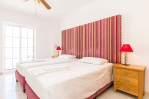 3 bedrooms, free WiFi, bed sheets - Villa 50m from the beach with private pool and WIFI by AlgarveManta (42V3) (Manta Rota)