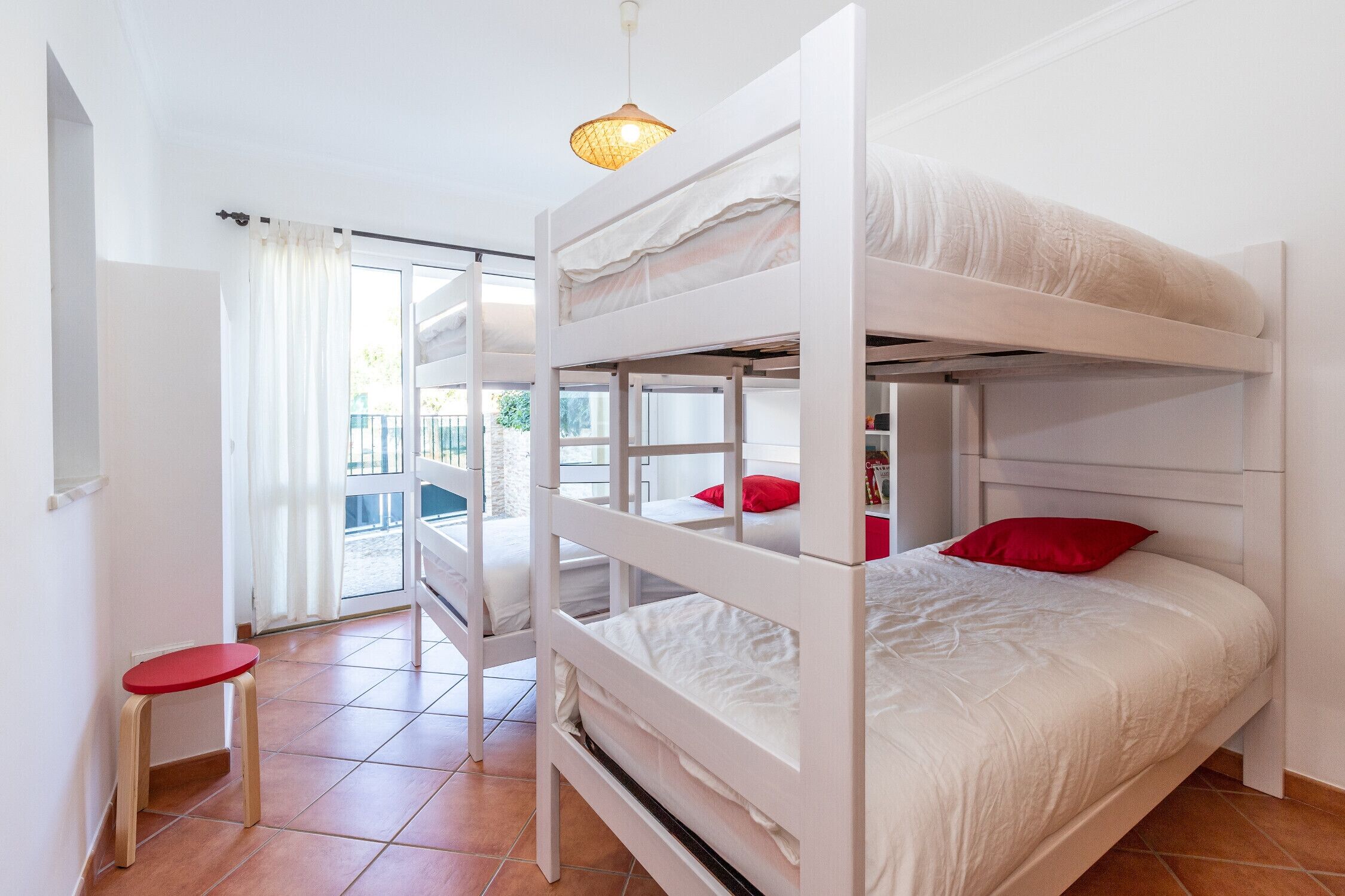 4 chambres, fer et planche à repasser, Wi-Fi gratuit, draps fournis